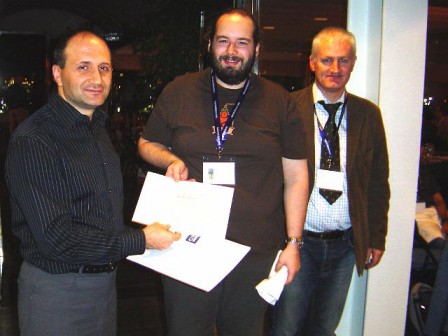Damien recevant le Best Paper Award